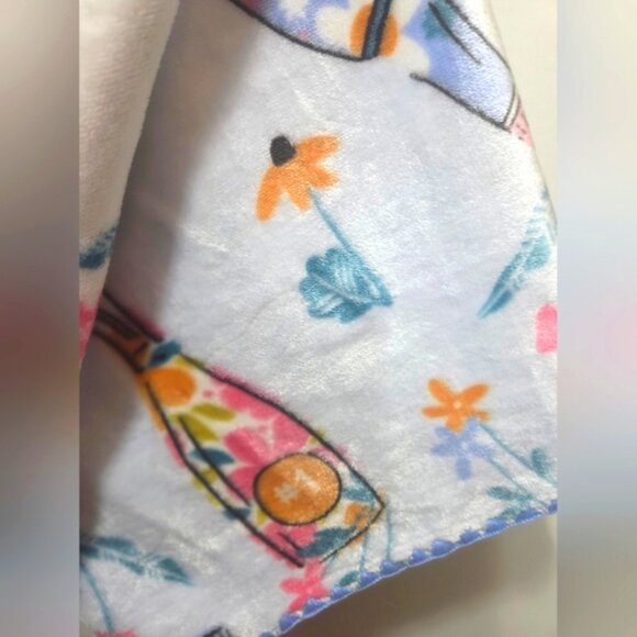 Envogue Plush Throw with Floral & Wine Bottles Design. Perfect for chilly nights - Picture 2 of 7